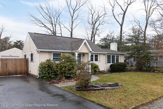 14 Chestnut St, Waretown, NJ 08758