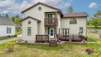 809 E D St, Iron Mountain, MI 49801