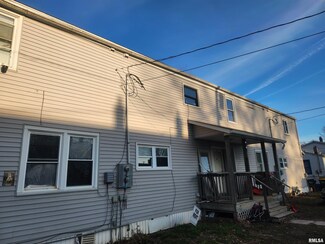 23 Blackhawk St, Hanover, IL 61041