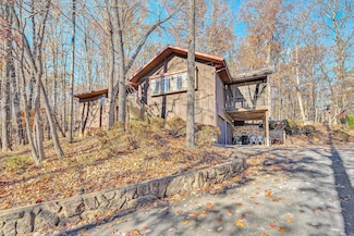 1046 Mountain Pass Rd, Blue Ridge, VA 24064