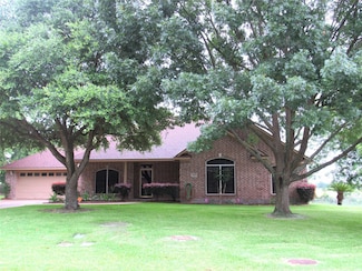 2400 Brookbend Dr, Brenham, TX 77833