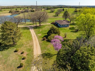 1628 E 400 Rd, Lawrence, KS 66049