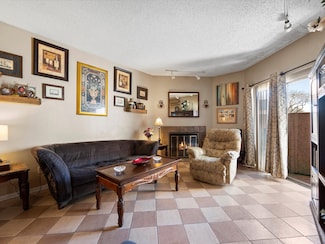 10855 Meadowglen Ln Unit 605, Houston, TX 77042