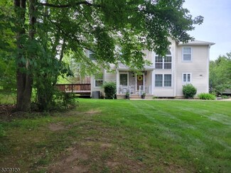 11 Castleton Rd, Princeton, NJ 08540