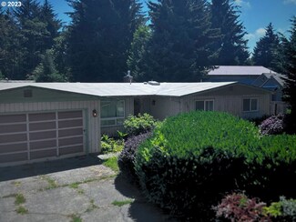 90726 Sanddollar Ln, Coos Bay, OR 97420