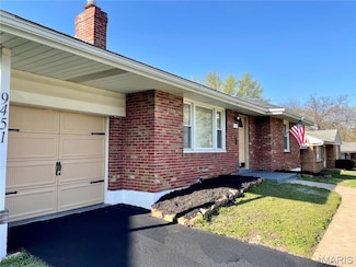 9451 Bagley Dr, Saint Louis, MO 63136