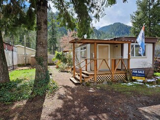 76332 Rainbow St Unit 44, Oakridge, OR 97463