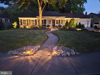 2100 Chestnut Ln, Cinnaminson, NJ 08077