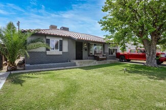 212 Wetherley Dr, Bakersfield, CA 93309