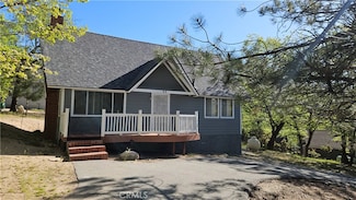 25 Manzanita Rd, Running Springs, CA 92382