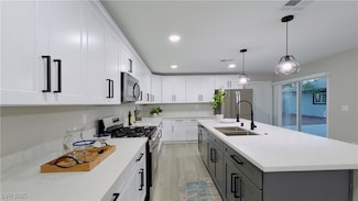 1720 E Oakey Blvd, Las Vegas, NV 89104