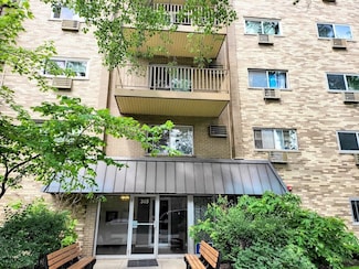 315 Marengo Ave Unit 2I, Forest Park, IL 60130