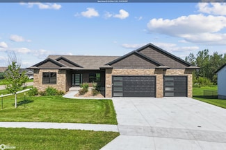 1005 Alexis Ct, Marion, IA 52302