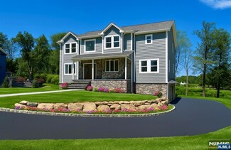 2 Heritage Dr, West Milford, NJ 07480