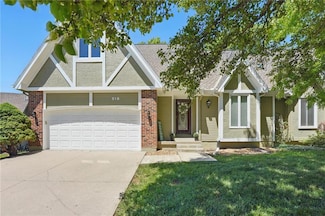 516 NW Timberbrooke Dr, Lees Summit, MO 64081