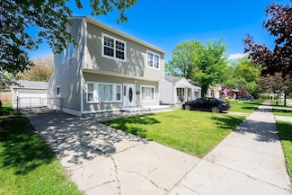 21525 Brys Dr, Saint Clair Shores, MI 48080