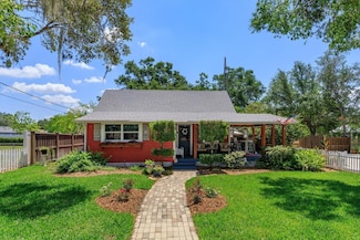 1010 N Clayton St, Mount Dora, FL 32757