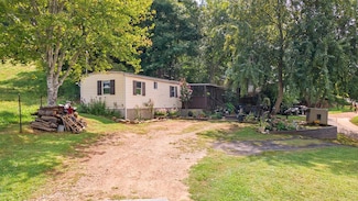 567 Clyde Downs Rd, Franklin, NC 28734