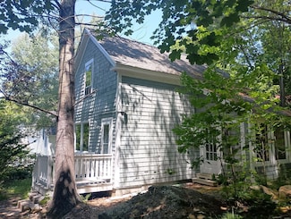 44 Baldwin St, Livermore Falls, ME 04254