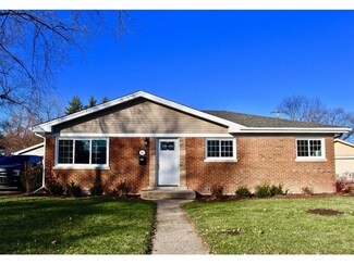 541 W Division St, Itasca, IL 60143