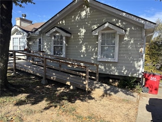 1490 NW Foxboro Rd, Blue Springs, MO 64015