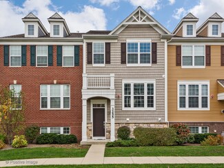 3255 Coral Ln, Glenview, IL 60026