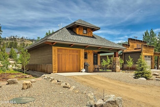 909 Park Ave, Grand Lake, CO 80447