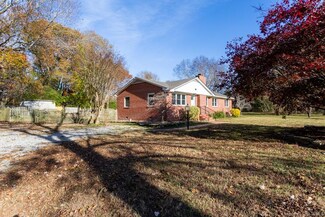 6097 Wiatt St, Gloucester, VA 23061