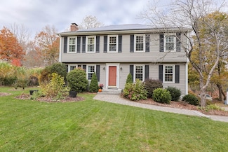 7 Hill St, Medway, MA 02053
