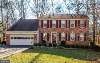 4893 Oakcrest Dr, Fairfax, VA 22030