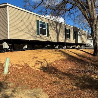 928 Sharpe Rd, Burlington, NC 27217