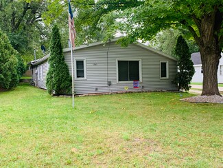 1243 S 14th St, Niles, MI 49120