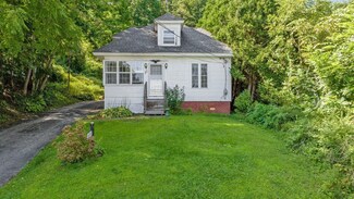 11 Hazel St, Auburn, ME 04210
