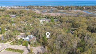 816 & 820 E Indiana St, New Buffalo, MI 49117