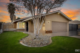 3403 S Half Moon Dr, Bakersfield, CA 93309