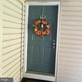 25 Mulberry Ct, Trenton, NJ 08619