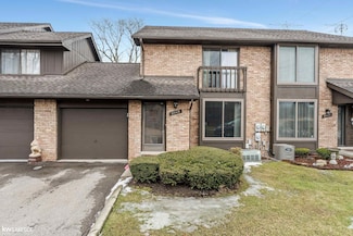 37145 Clubhouse Dr, Sterling Heights, MI 48312