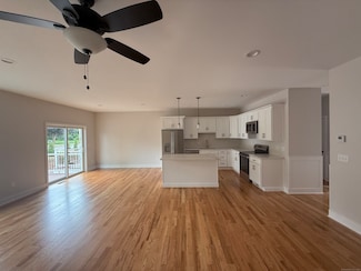 7 Chatsworth Ct, Manchester, CT 06042