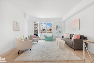 520 E 72nd St Unit PHA, New York, NY 10021