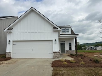 9157 Glimmer Ln, East Brainerd, TN 37421