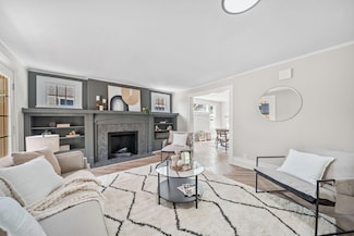 374 Acton Rd, Columbus, OH 43214