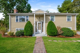 15 Wing Rd, Pocasset, MA 02559