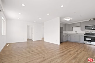 649 1/2 W 92nd St, Los Angeles, CA 90044
