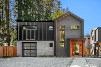 12245 NE 66th St, Kirkland, WA 98033