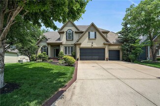 624 NE Shoreline Dr, Lees Summit, MO 64064