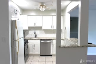 1712 Waterford Dr Unit 1712, Edison, NJ 08817