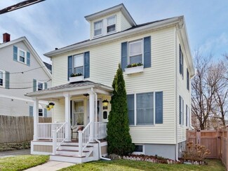37 Moore St, Waltham, MA 02453