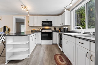 28 Smithwheel Rd, Old Orchard Beach, ME 04064