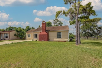 418 Azalea St, Lake Jackson, TX 77566