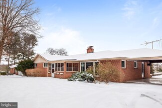 21 E Loudoun St, Round Hill, VA 20141